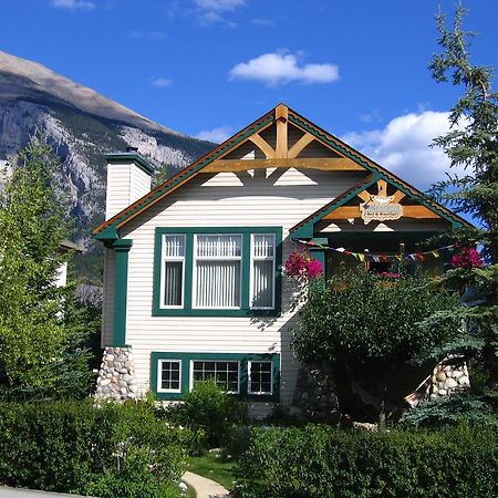 Avens Renaissance B&B Канмор Екстериор снимка